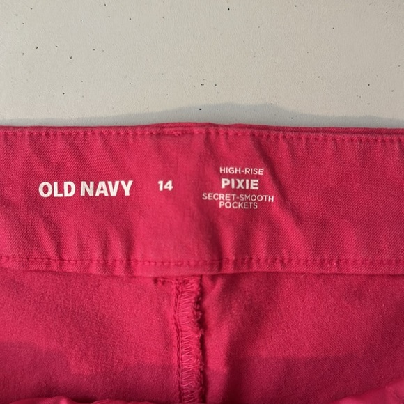 Old navy pixie shorts - Picture 3 of 3